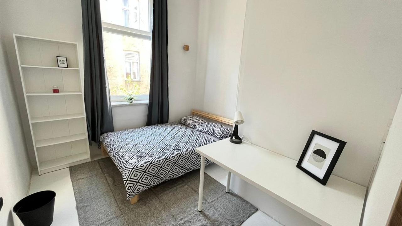 Nice Bedroom Near The Bus And Train Station Краків Екстер'єр фото