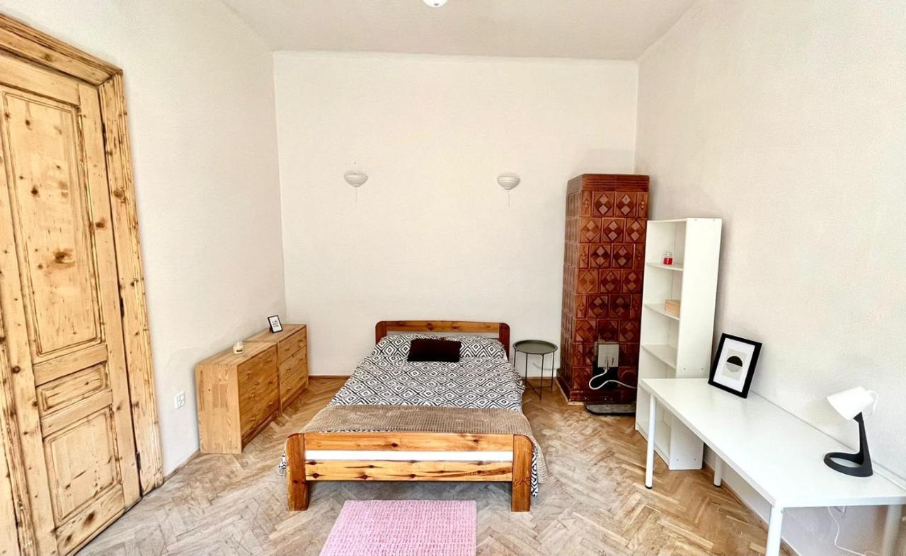 Nice Bedroom Near The Bus And Train Station Краків Екстер'єр фото