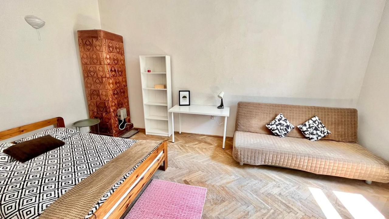 Nice Bedroom Near The Bus And Train Station Краків Екстер'єр фото